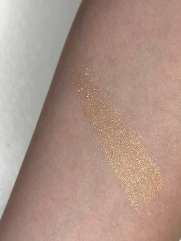 PUDER ROZŚWIETLAJĄCY Z DROBINKAMI